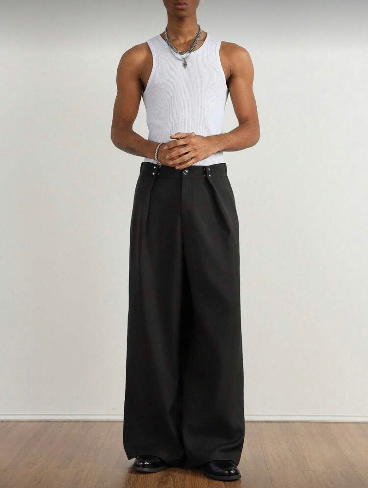 Men’s Solid Color Loose Casual Pleated Capri Pants