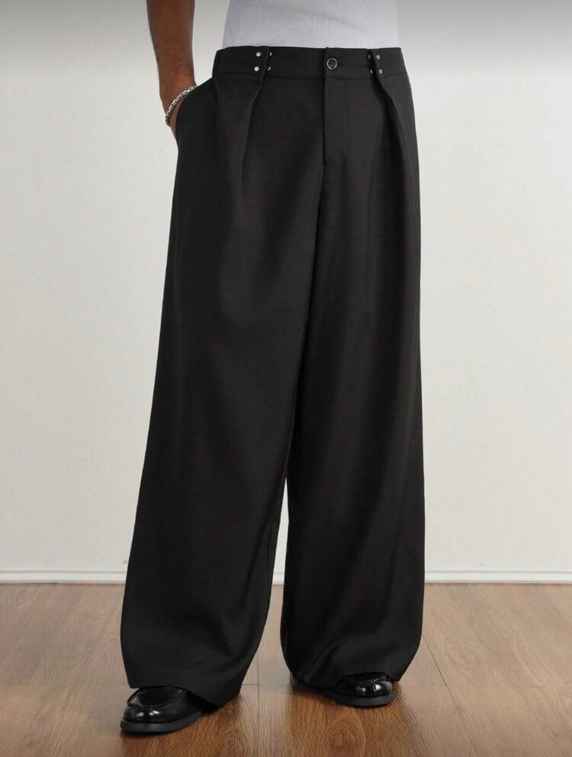 Men’s Solid Color Loose Casual Pleated Capri Pants